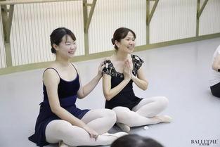 成人芭蕾护肩怎么穿视频,轻松掌握护肩正确佩戴方法